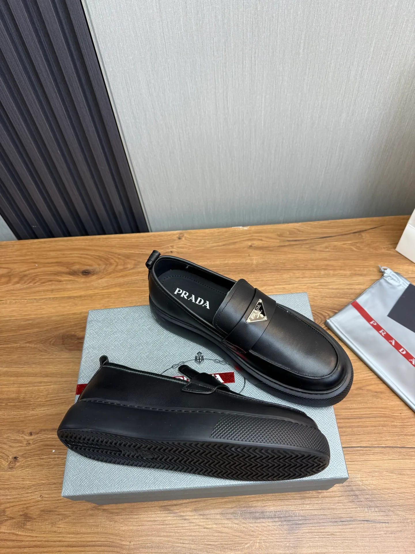 Factory price 580💰 [PRADA] Men's shoes are popular in the counter, official website is synchronized, 1 high-quality shipment ✔️Original cowhide + cowhide lining, 1🆚1 replica, original sole, 38-45 (45 customized, non-refundable)